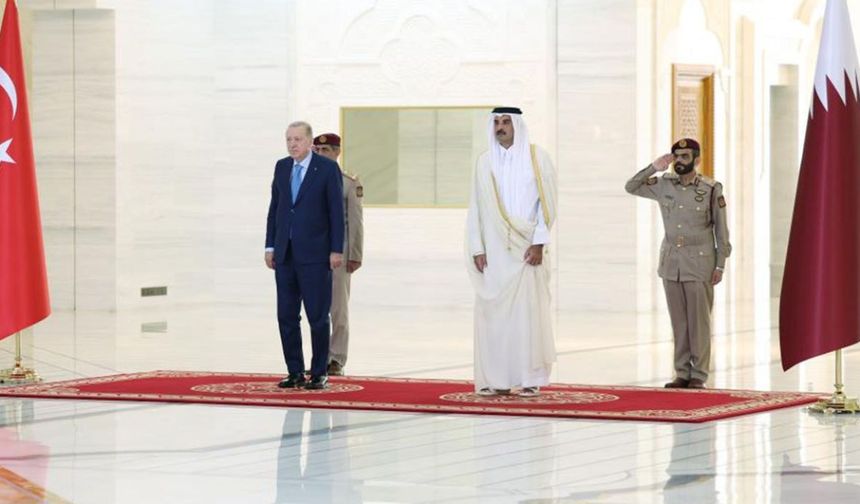 Cumhurbaşkanı Erdoğan, Katar'da resmi törenle karşılandı