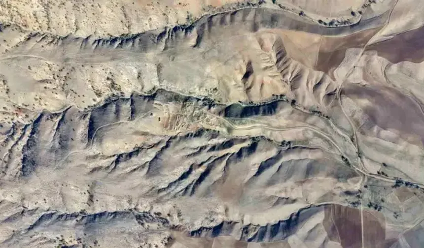 Muhtar bile 5 yıl yaşadı sonra terk etti! Bu köy haritadan silindi