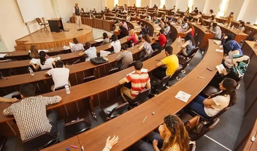 YÖK’ten Yeni Dönem: Üniversiteyi 3 Yılda Bitirme İmkanı Geliyor