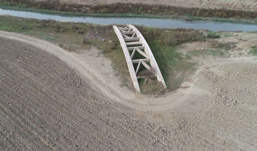Yıllar Sonra Su Altından Çıktı: Tarihi Köprü Kuraklıkla Ortaya Çıktı