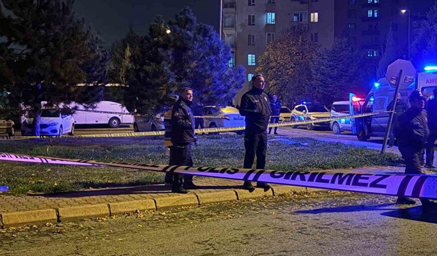 Boşanma Aşamasındaki Eşini Bıçaklayarak Öldürdü