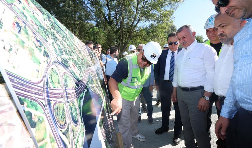 Ekipler 6 noktada birden çalışmalarını sürdürüyor: Başkan Büyükakın, Başiskele  Kavşağı'nda son durumu açıkladı