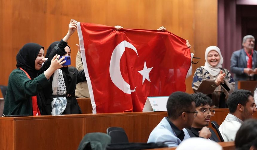 MEHMET AKİF ERSOY KIZ ANADOLU İMAM HATİP LİSESİNDEN  DÜNYA ÇAPINDA BAŞARI