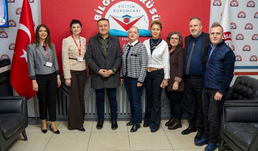 BURSLULUK SINAVINA YOĞUN KATILIM: BİLGİ KÖPRÜSÜ’NÜN BİR PARÇASI OLMAK İÇİN YARIŞTILAR