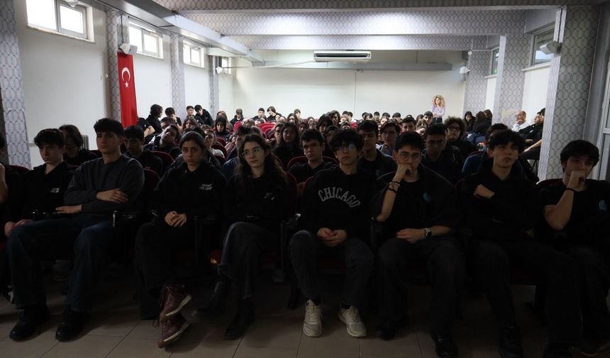 ESA mühendisi Kocaelili öğrencilerle buluştu: Uzay çalışmaları ve kariyer fırsatları anlatıldı