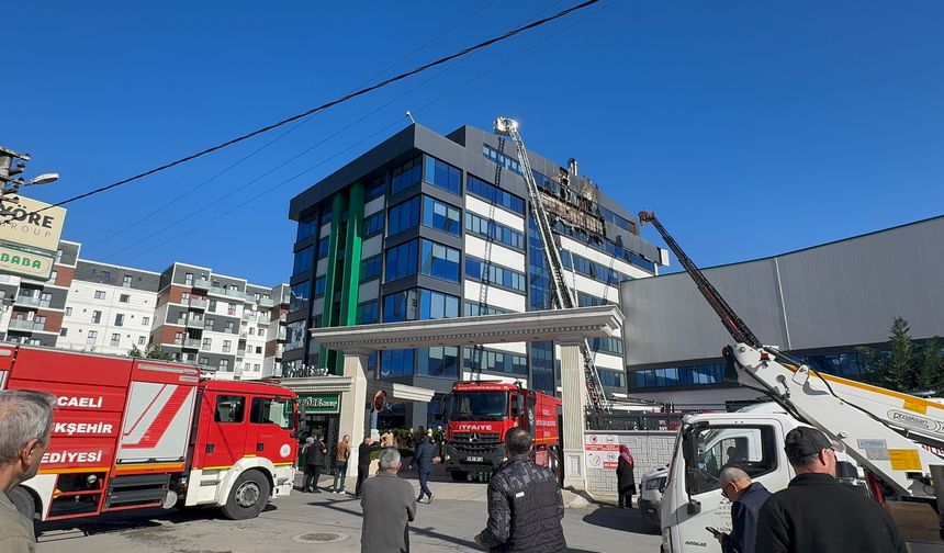 Gebze’de 8 Katlı Bina Alev Aldı!