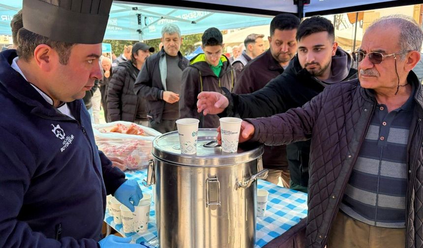 Büyükşehir’den deprem şehitleri için çorba ikramı