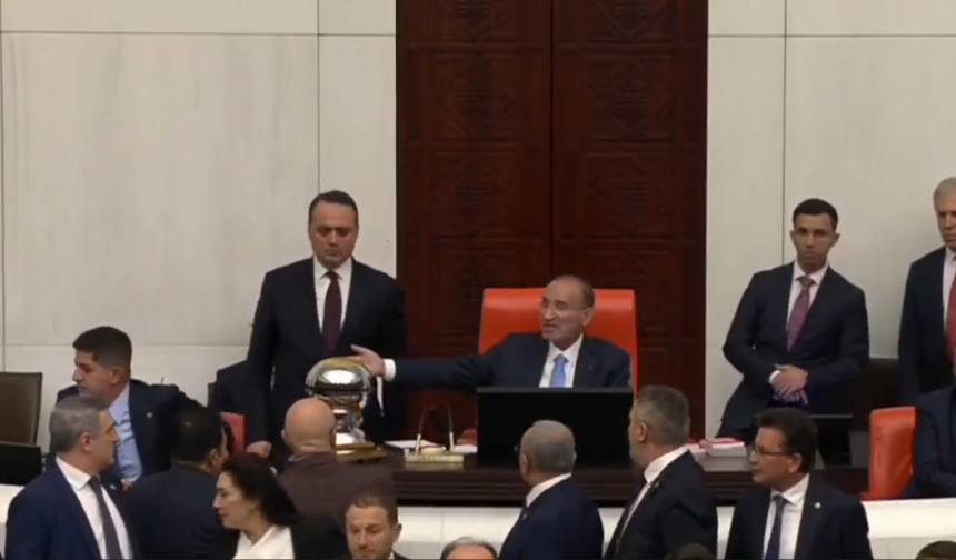 Meclis’te Arbede! Gürlek’in Yemini Protestoyla Engellendi