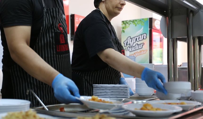 Derince Kent Lokantası'nda İftar Yemekleri Ücretsiz