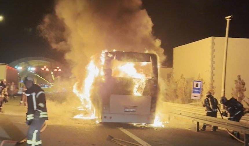 İzmit Geçişinde Yolcu Otobüsü Küle Döndü!