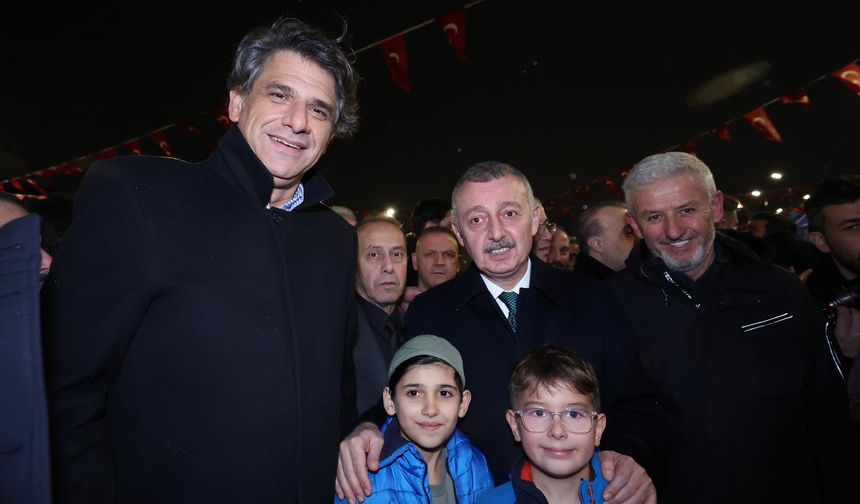 Büyükşehir’den Kartepe Meydanı’na yeni cami: İlk teravih namazında dolup taştı