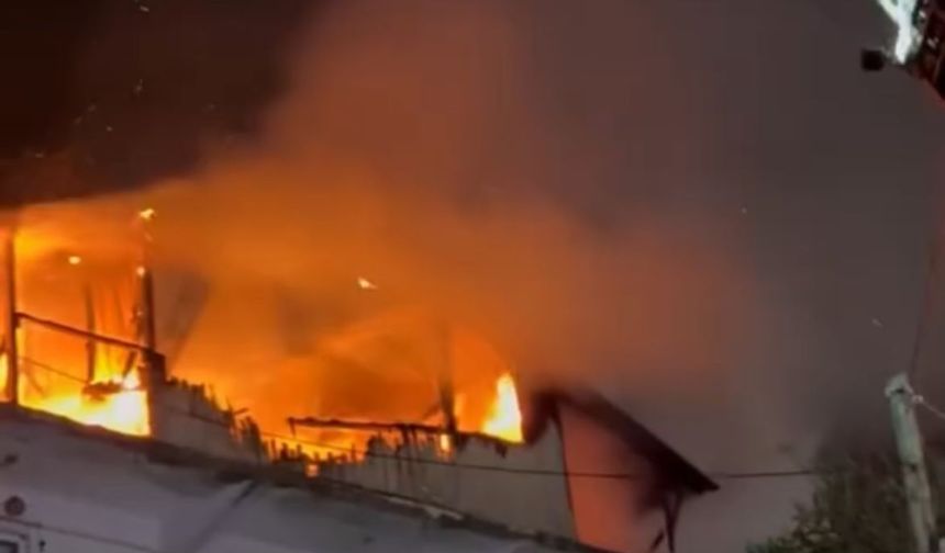 Kocaeli'de Mahalleliyi Sokağa Döken Yangın