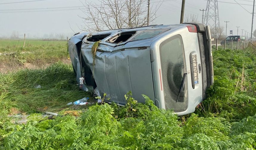 Kartepe’de Takla Atan Araç Tarlaya Uçtu