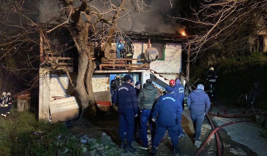 Alevlerin Arasında Can Veren Engelli Birey Defnedildi