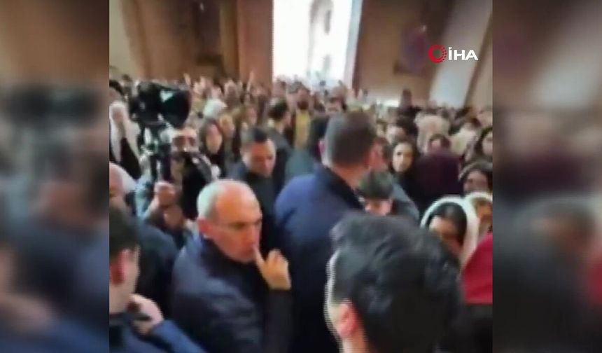 Paşinyan'a Kilisede Suikast Girişimi Kameraya Yansıdı