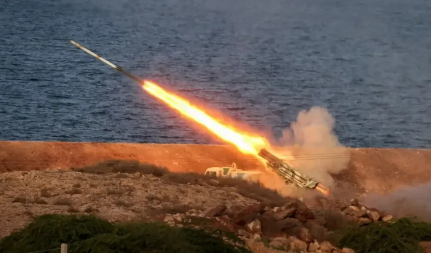 MSB, İran Balistik Füzesini Düşürdü