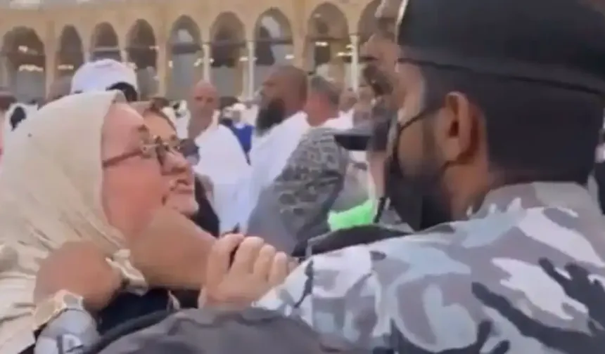 Türk Umreci Kabe Örtüsünü Kesmeye Çalışırken Yakalandı