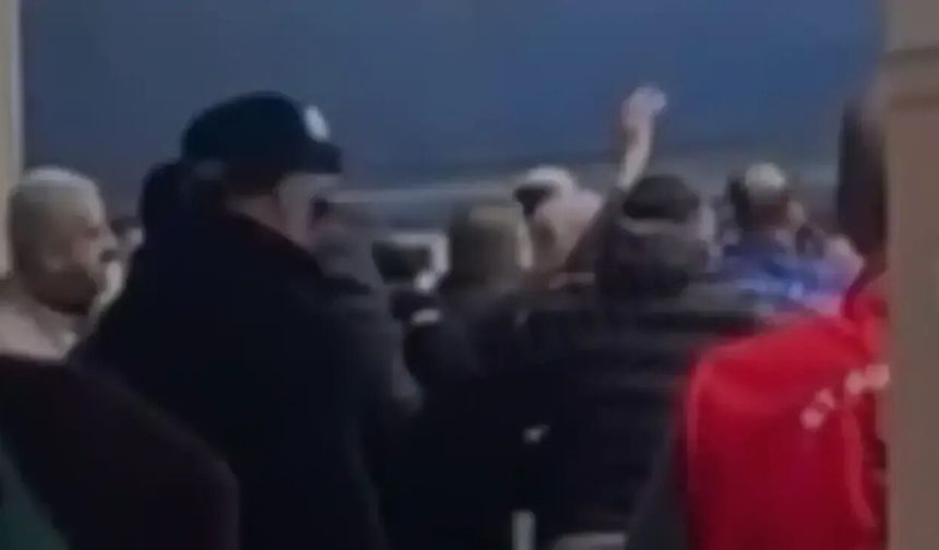 Pazarcılar Birbirine Girdi: Cadde Karıştı