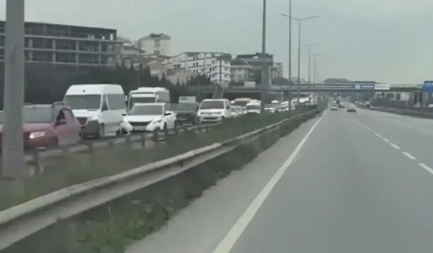 D-100 İstanbul Yönü Kilitlendi