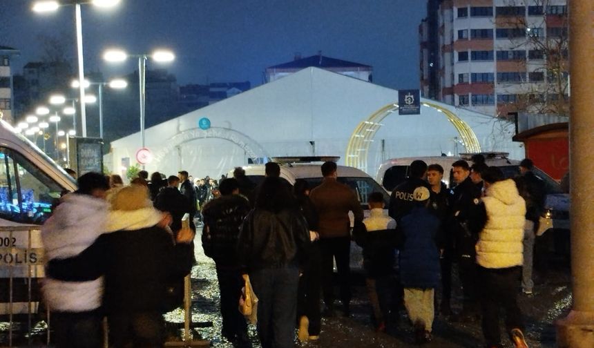 İzmit'te Olaylı Gece! Kent Meydanı Karıştı