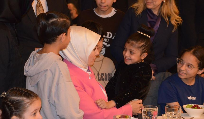 Bakan Göktaş Yetim Çocuklarla İftarda Bir Araya Geldi