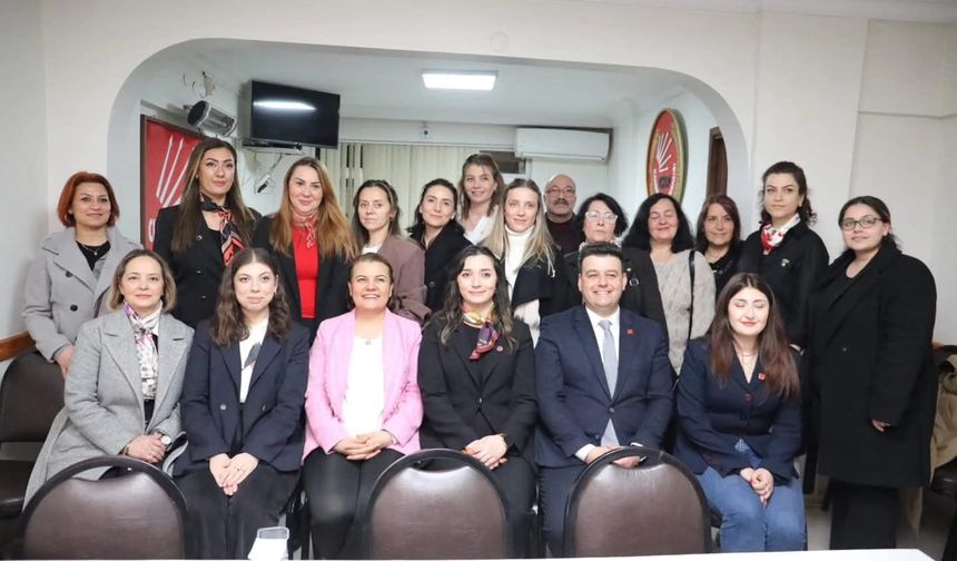 Başkan Hürriyet kahvehanelerde yurttaşla, ilçe örgütünde partililerle