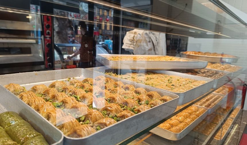 Bayram Sofralarının Vazgeçilmezi Tatlılar Tezgahlarda Yerini Aldı