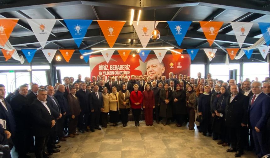 AK Parti Kocaeli bayramın ilk günü birlikte bayramlaştı