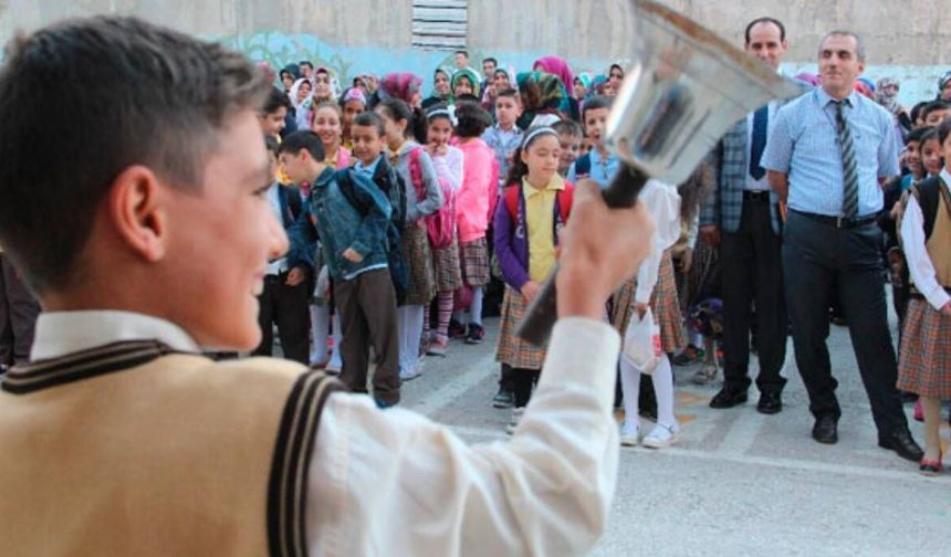 Bakan Tekin Açıkladı: Okullarda Ara Tatil Kalkıyor mu?