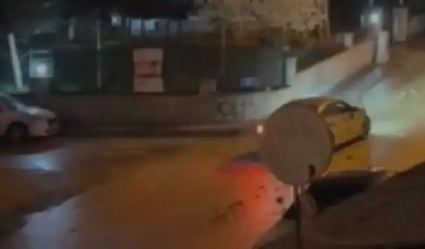 İzmit’te Patlayan Su Borusu Sokağı Göle Çevirdi