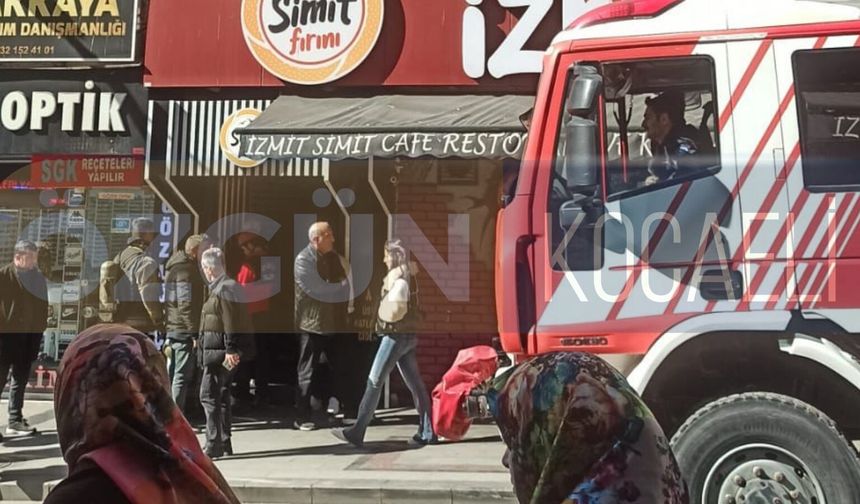 İzmit'te Kafe'de Yangın Çıktı, Müşteriler Keyfini Bozmadı
