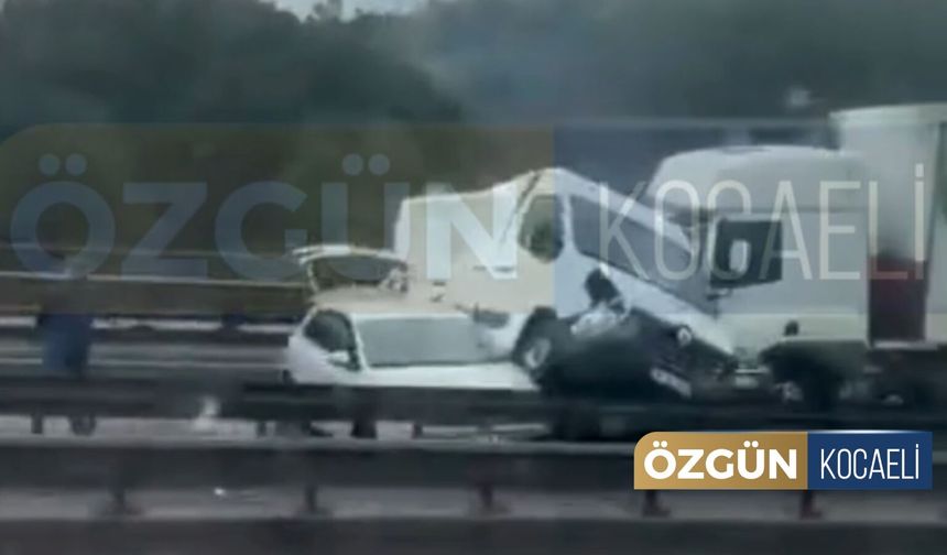 Kocaeli'de Zincirleme Kaza! İstanbul Yönü Kapandı
