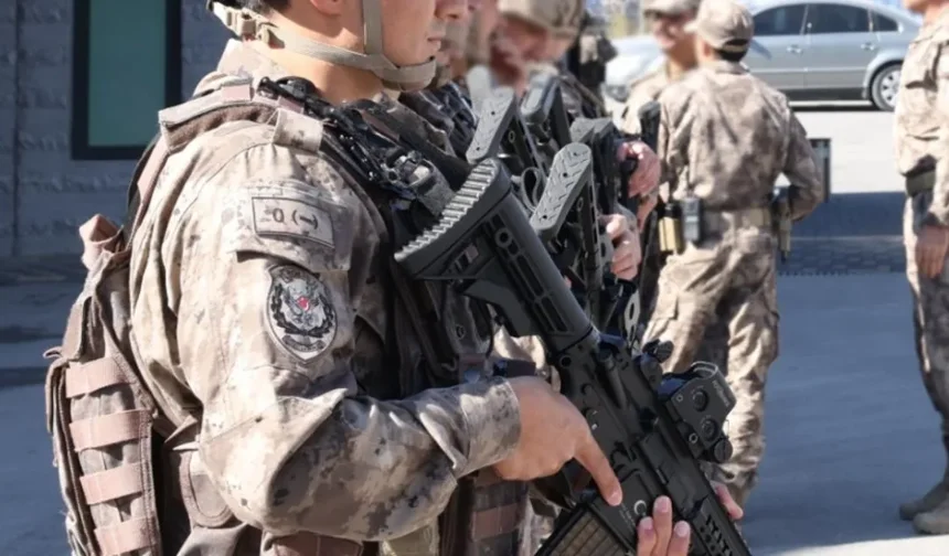 Kocaeli de aralarında: Dev operasyon kamerada