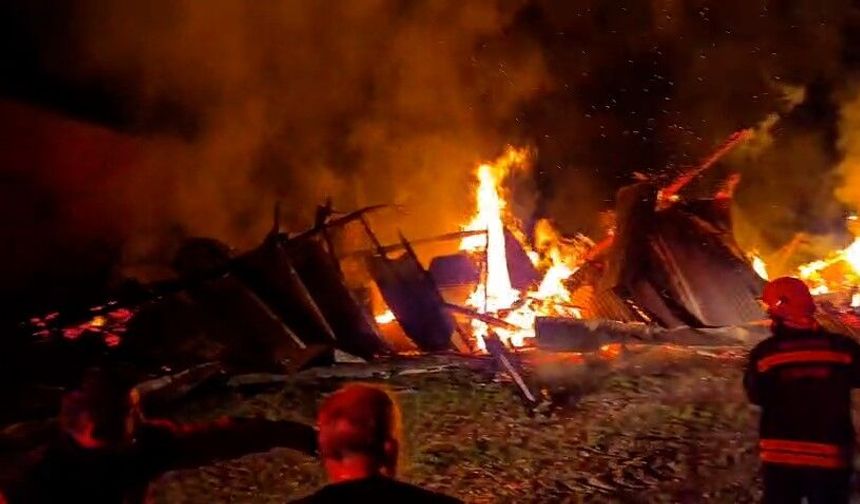 Sağanak sonrası felaket: Yıldırım düşmesi yangına yol açtı