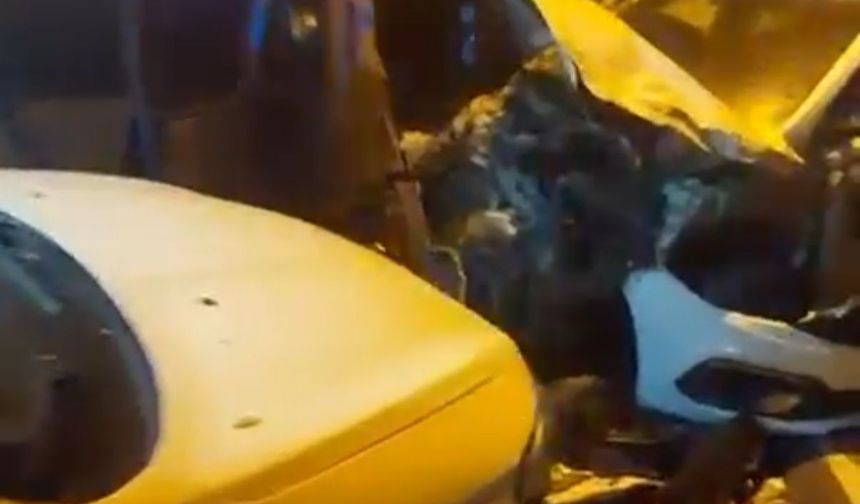 Gebze’de Feci Kaza Kamerada: 4 Araç ve Market Zarar Gördü