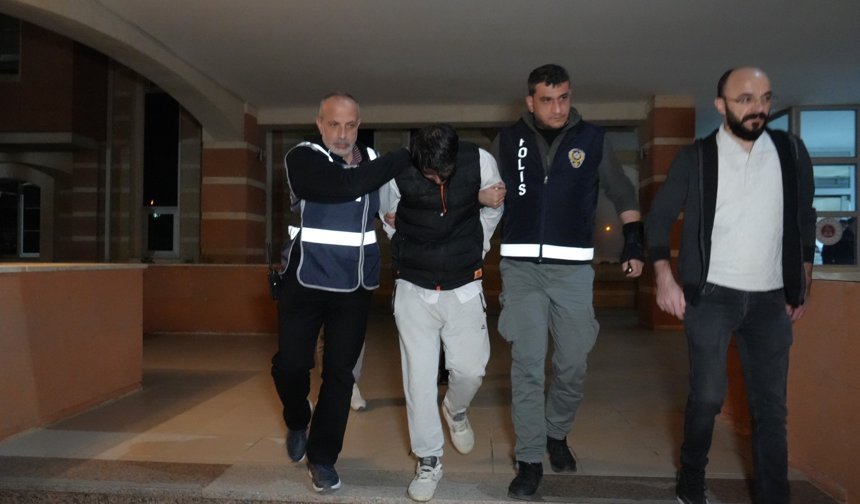 8 Aylık Hamile Eşini Öldürüp Cesediyle Yaşamış!