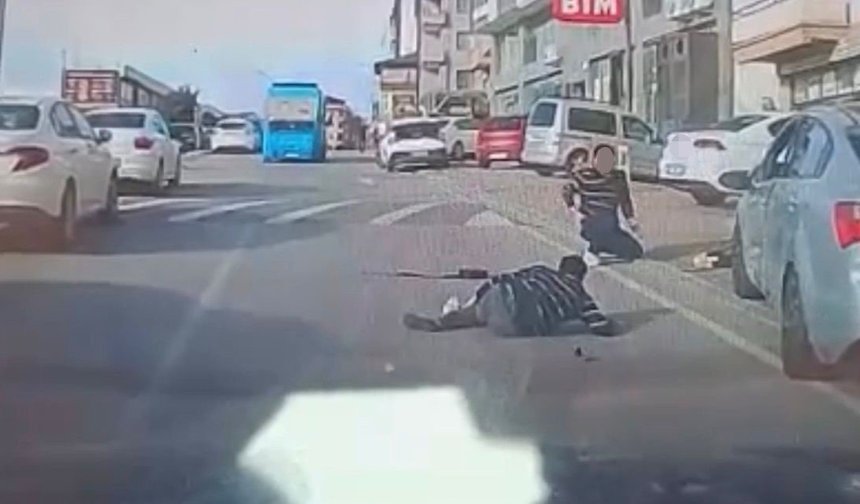 Uyuduğu İddia Edilen Sürücü Kaldırıma Çıkıp Yayalara Çarptı