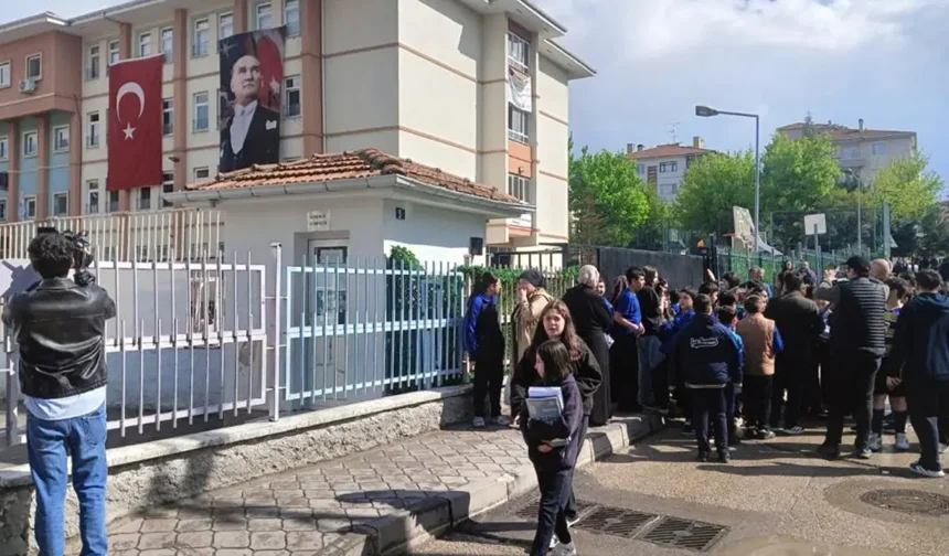 Beşinci Sınıf Öğrencisi Çantasında Tabancayla Okula Geldi