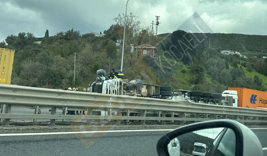 Kocaeli'de Feci Kaza! Metrelerce Kuyruk Oluştu