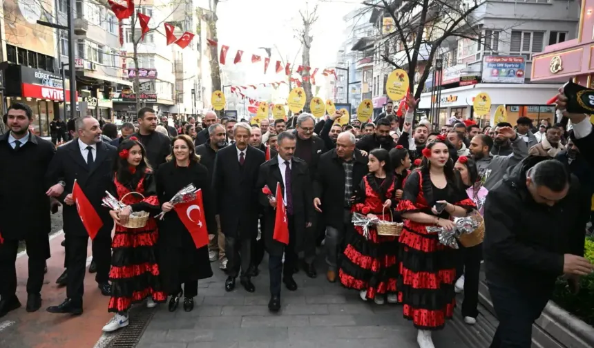 Kocaeli’de Romanlar Günü coşkusu: Kent meydanı doldu