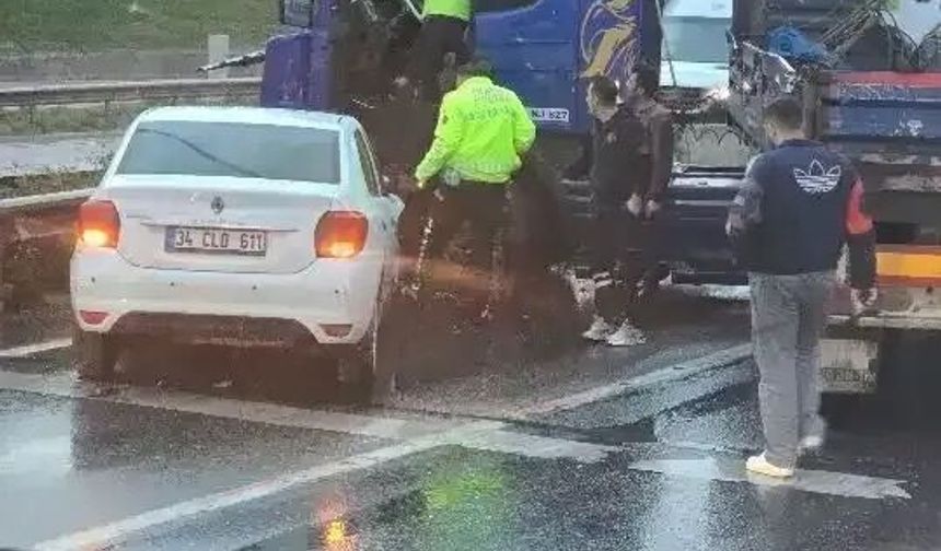 Körfez’de tır ile otomobil çarpıştı: Trafik kilitlendi