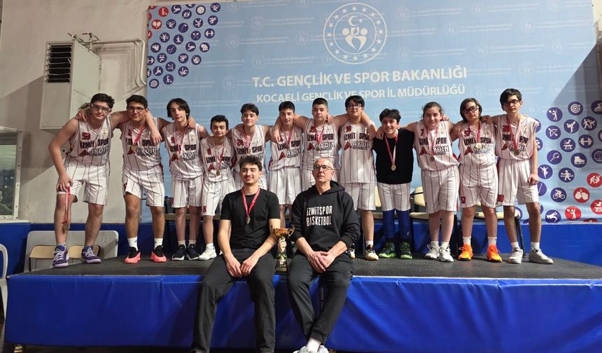 İzmitspor U14B Takımı’ndan Şampiyonluk: 20 Maçta 19 Galibiyet