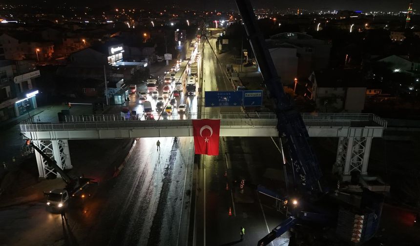 Kocaeli’nde Dev Montaj: 78 Tonluk Üst Geçit Kuruldu