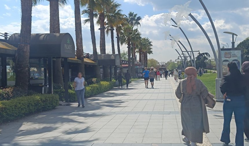 Kocaeli’de Güneşi Gören Sahile Koştu