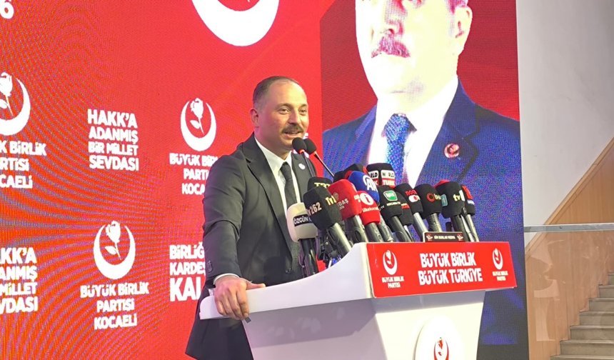 "Büyük başkan" sloganlarıyla kürsüye geldi