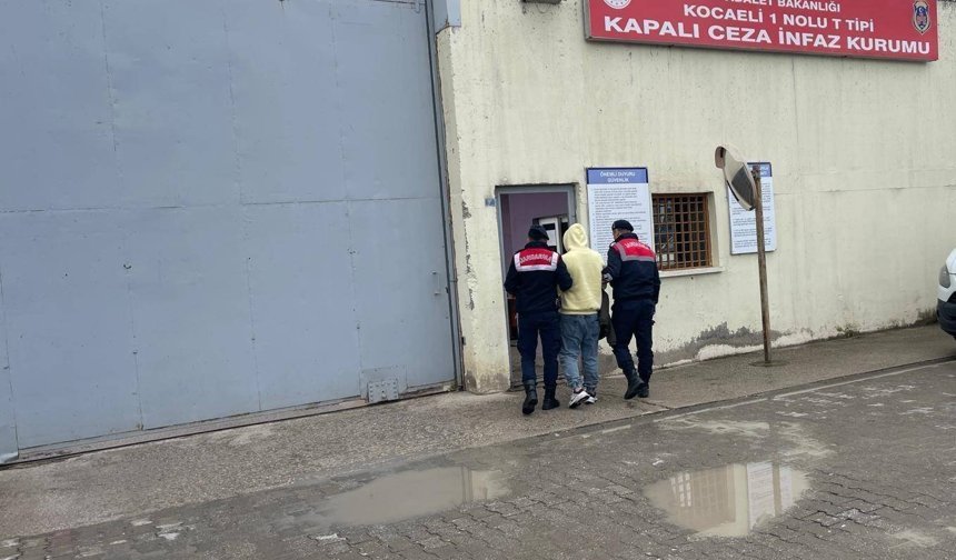 Kocaeli'de Jandarma 12 Yılla Aranan Şahsı Yakaladı