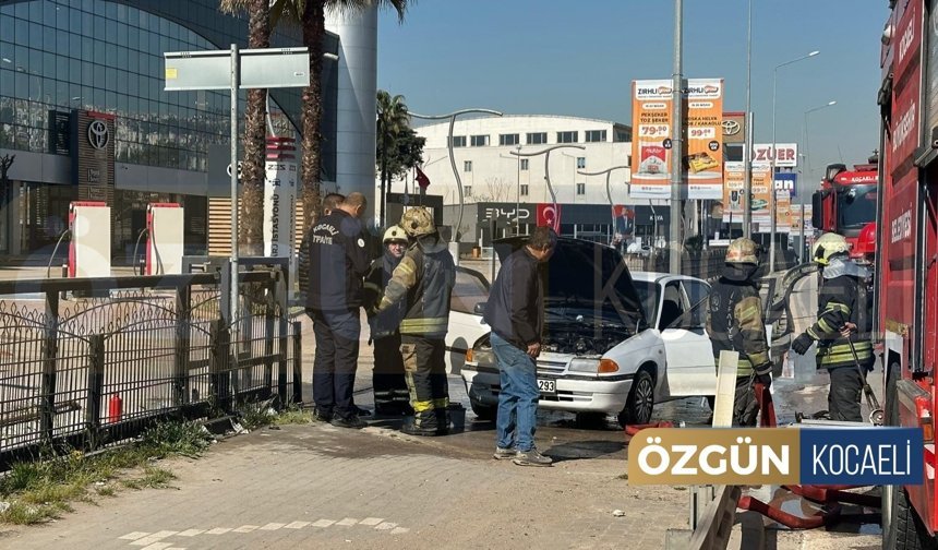 İzmit'te Dehşet Anları: Araç Alevlere Teslim Oldu