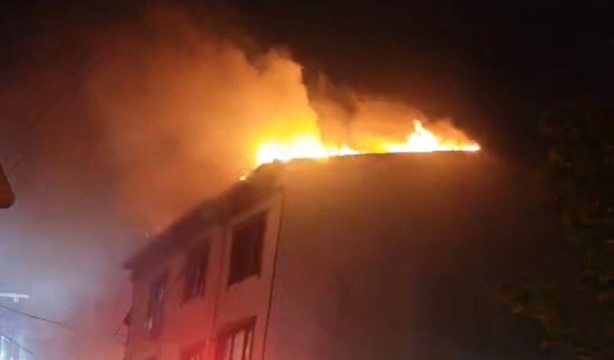 Darıca’da Çatı Katı Alevlere Teslim Oldu
