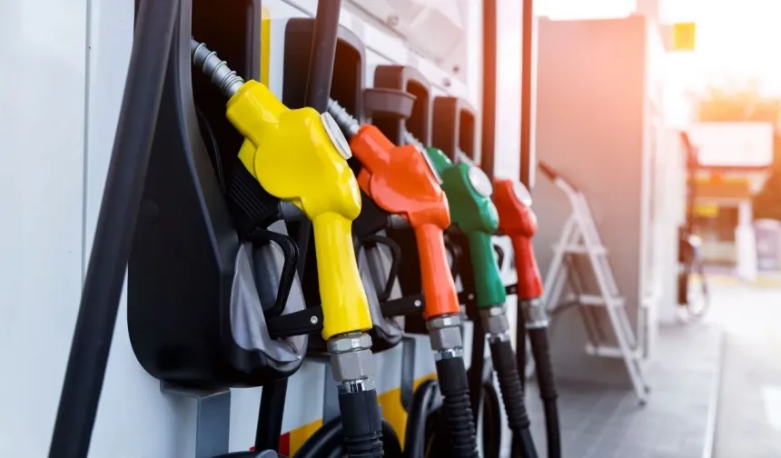 Motorine zam geldi, akaryakıt tabelası değişti