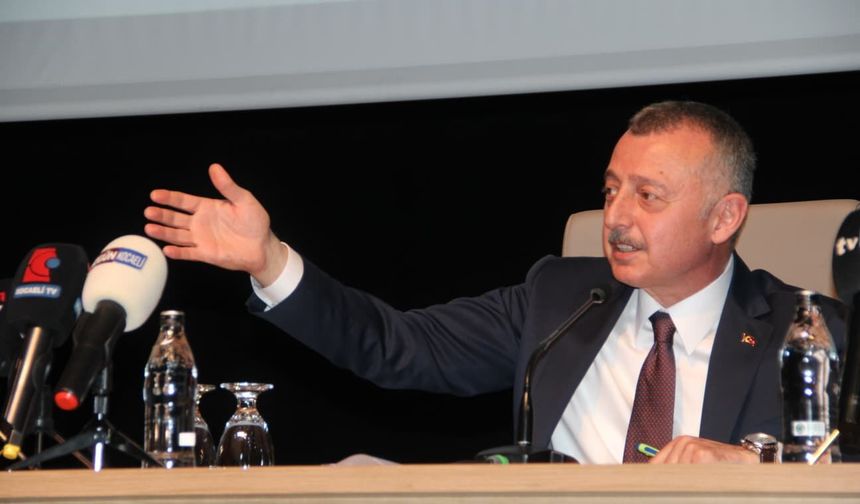 Büyükşehir meclisinde meclis üyeleri içini döktü